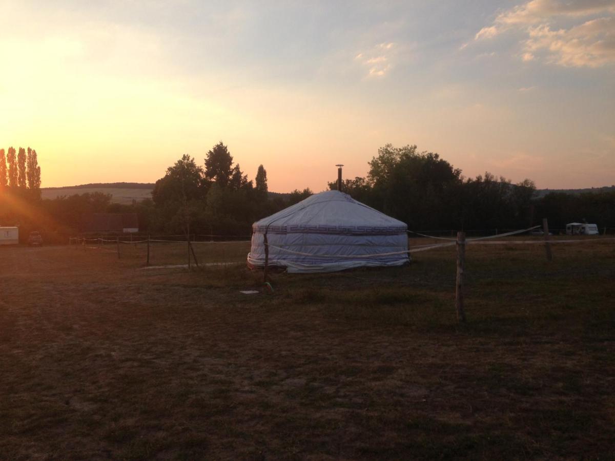 Yourte Mongole Saint-Léger-sur-Dheune Exterior foto